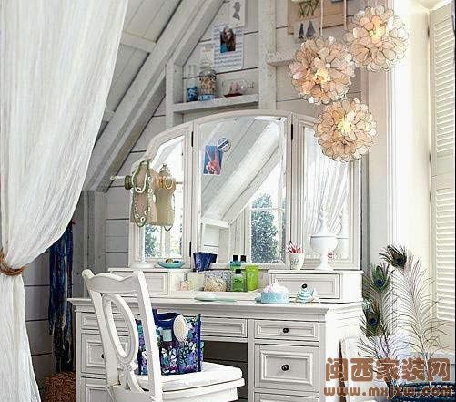 时尚美女大爱的浪漫灯具